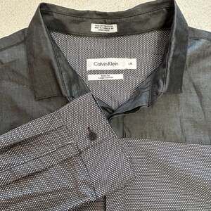 Calvin Klein Body Fit Long Sleeve Button Down Shirt Size L/G